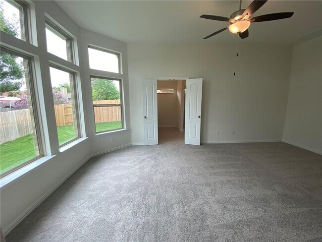 Foto del edificio - 712 Clear Spring Ln