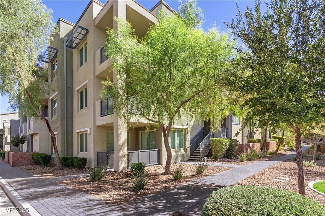 Foto principal - 11257 Rainbow Peak Ave