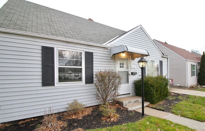 Primary Photo - 25321 Briardale Ave