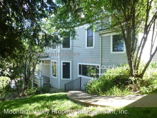 Building Photo - 358 Mill St