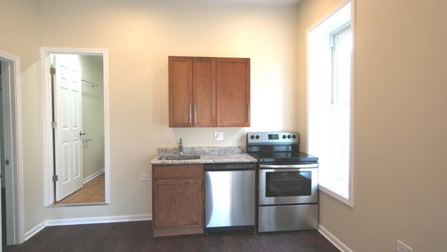 Building Photo - 321 W 24th St