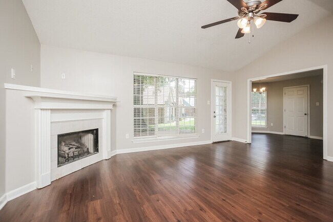 Foto del edificio - 7576 Delta Lakes Blvd