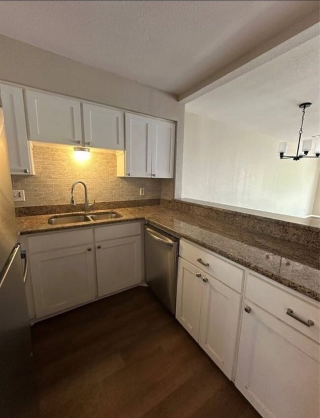 Building Photo - 1210 Hi Stirrup