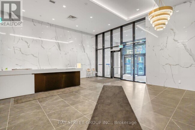 Photo du bâtiment - 4955 Yonge St