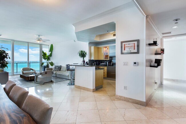 Foto del edificio - 100 South Pointe Dr