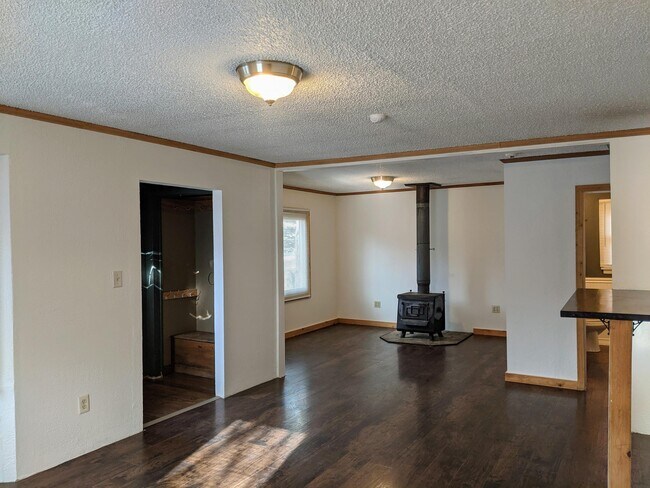 Building Photo - 942 N Marias Ave