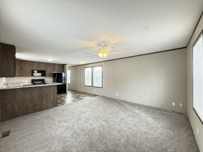 Building Photo - 10610 State Rte 762