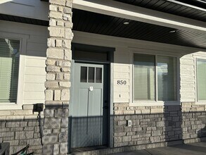 Building Photo - 852 250 N