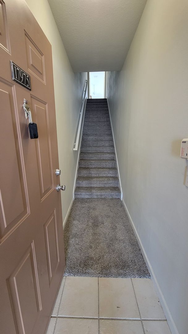 Building Photo - The Villas Condominiums  2/2 AVAILALBE NOW!