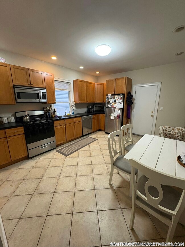 Building Photo - 29 Covington St