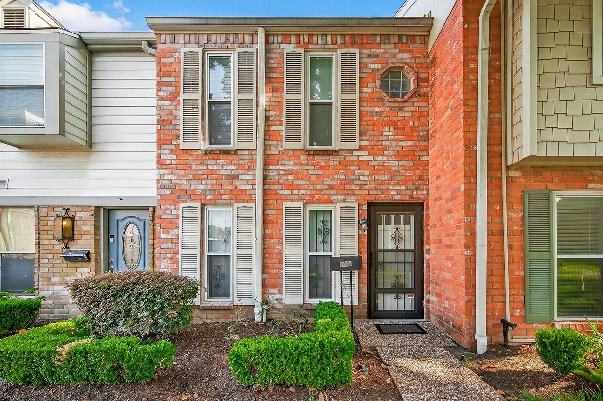 Primary Photo - 10381 Briar Forest Dr