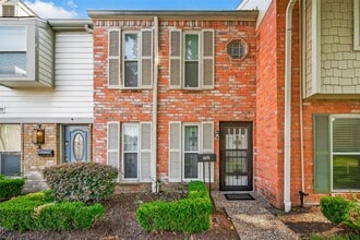 Building Photo - 10381 Briar Forest Dr