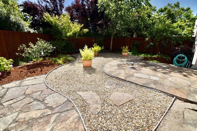 Foto del edificio - 813 Vineyard Pl