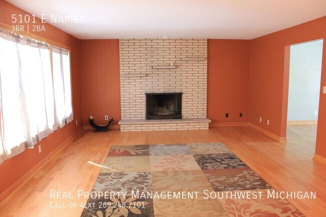Foto del edificio - Beautiful ranch home with a lovely country...