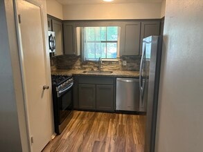 Building Photo - 17 Capewood Ct