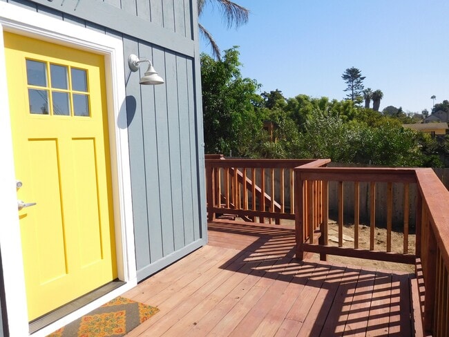 Building Photo - 677 Requeza St