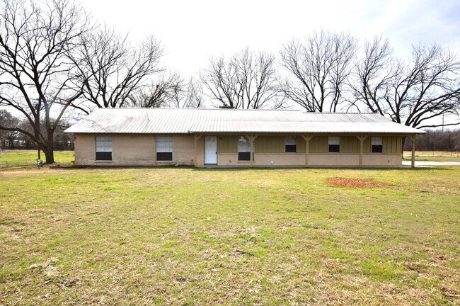 Building Photo - FOR LEASE! 3 BR - 2 BA - 2 Ranch Style Brick House in Brock ISD. Approximately 2+ Fenced Acres fo...