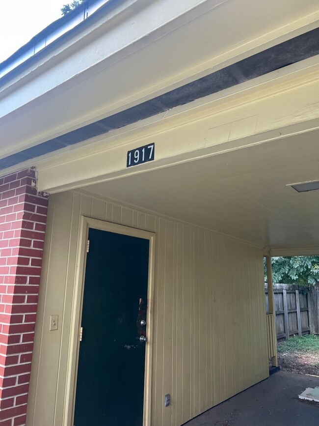 Building Photo - Nice home move in ready!