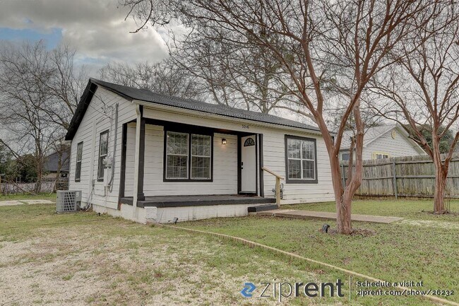 Building Photo - 3216 N 16th St