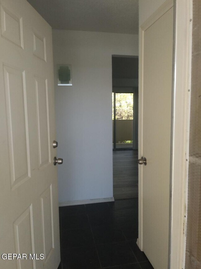 Foto del edificio - 4141 Westcity Ct