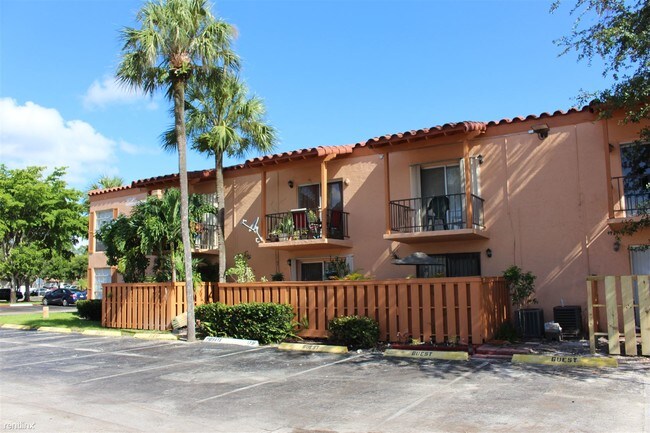 Building Photo - 7115 Miami Lakes Dr