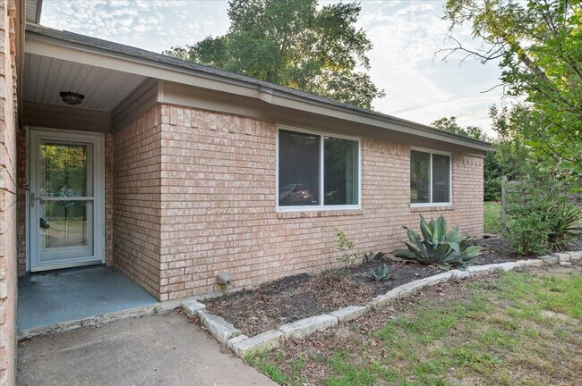 Foto del edificio - 501 Calhoun Dr