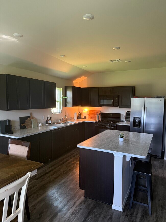 Foto del edificio - 3906 Elm Ridge St
