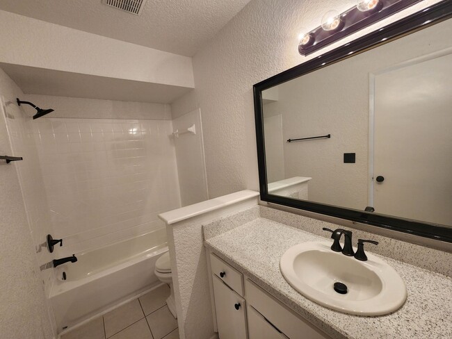 Foto del edificio - 14919 Old Pointe Rd