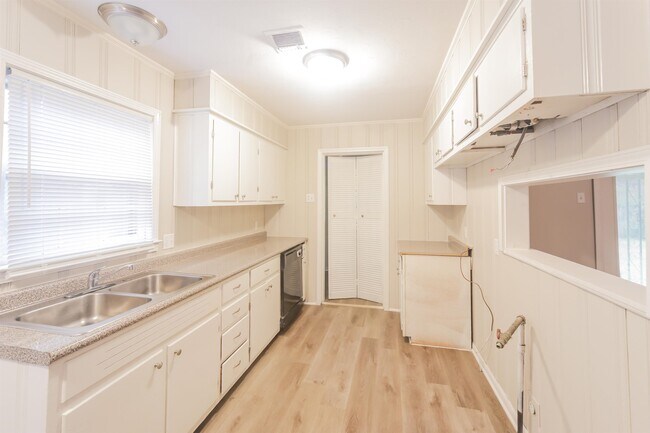 Foto del edificio - 1756 Dorrie Ln