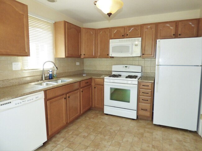 Building Photo - 1624 Waxwing Ct