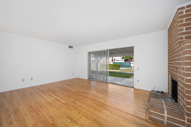 Foto del edificio - 17109 Rinaldi St