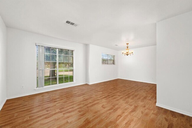 Foto del edificio - 8806 Langdon Ln