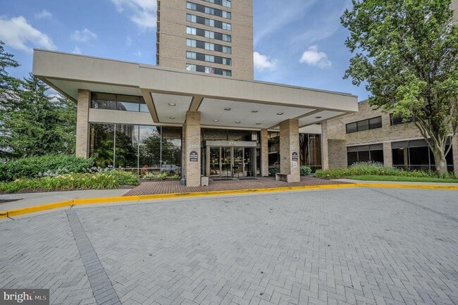 Building Photo - 3713 S George Mason Dr