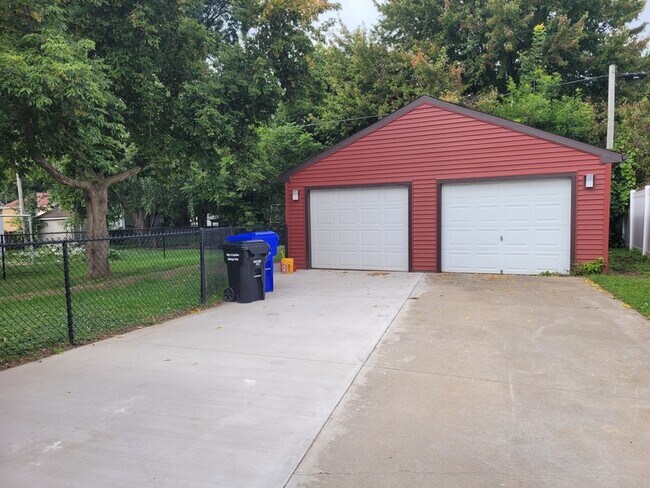 Foto del edificio - 1719 N Division St