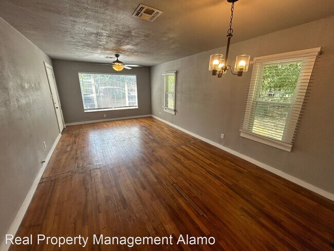 Foto del edificio - 3 br, 1 bath House - 1907 Burnet Street