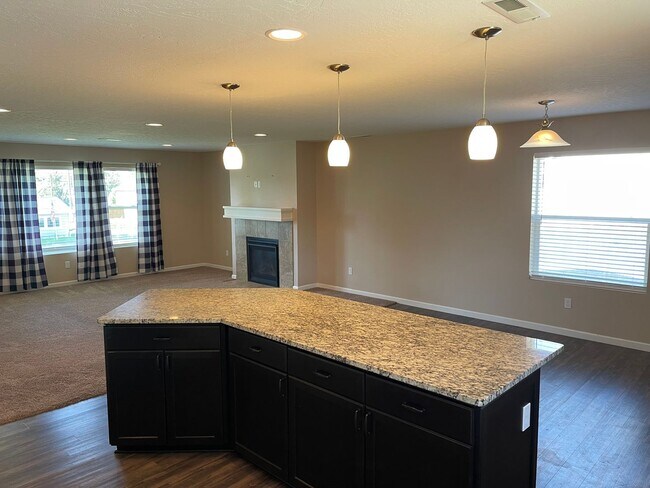 Building Photo - Mead Schools-4 bedrooms, 2 bathrooms House with 2 Car Detached Garage