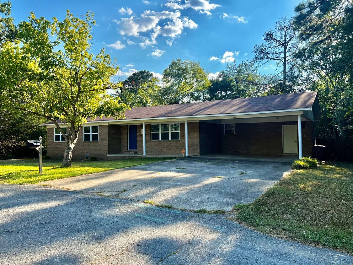Primary Photo - 108 Ross St