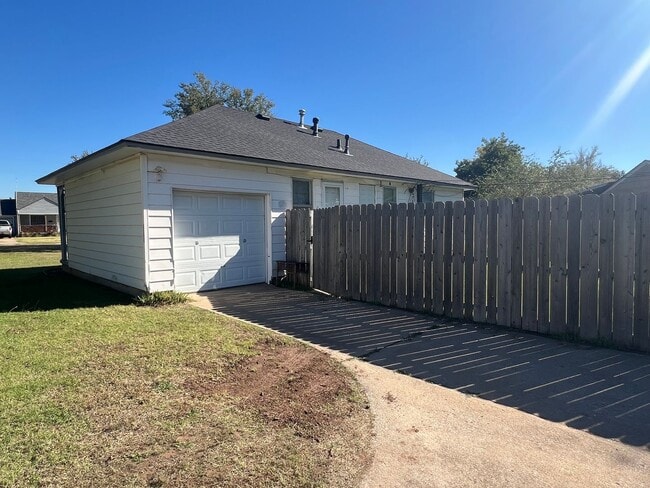 Building Photo - Welcome home!