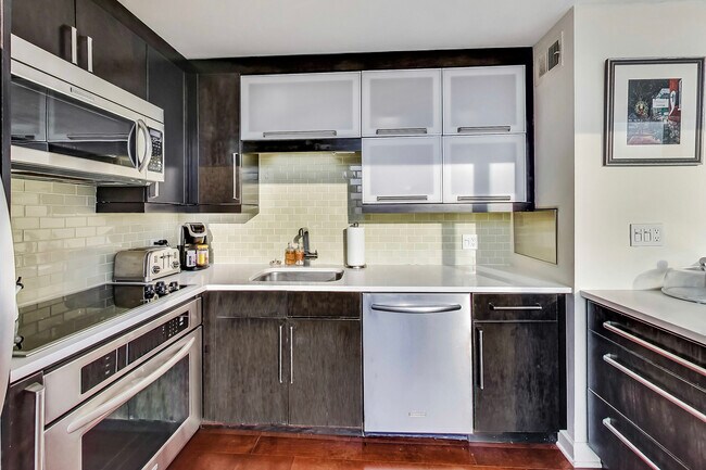 Foto del edificio - 1400 N State Pkwy