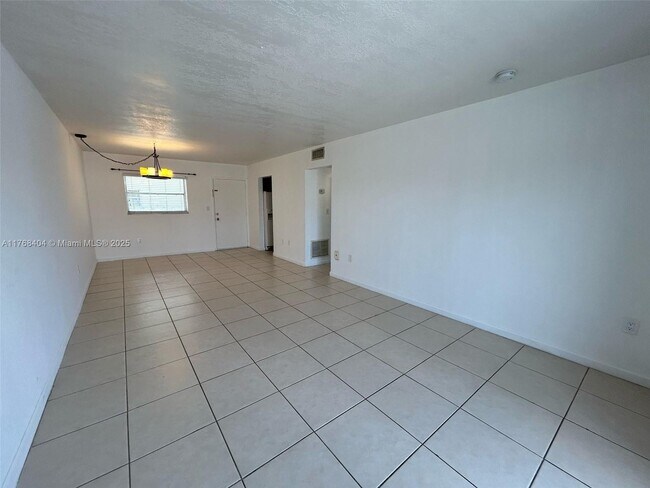 Foto del edificio - 12890 NE 8th Ave