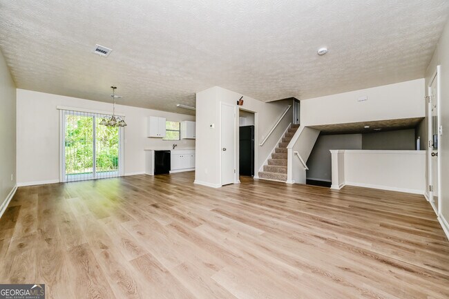 Foto del edificio - 4276 Old Lake Dr