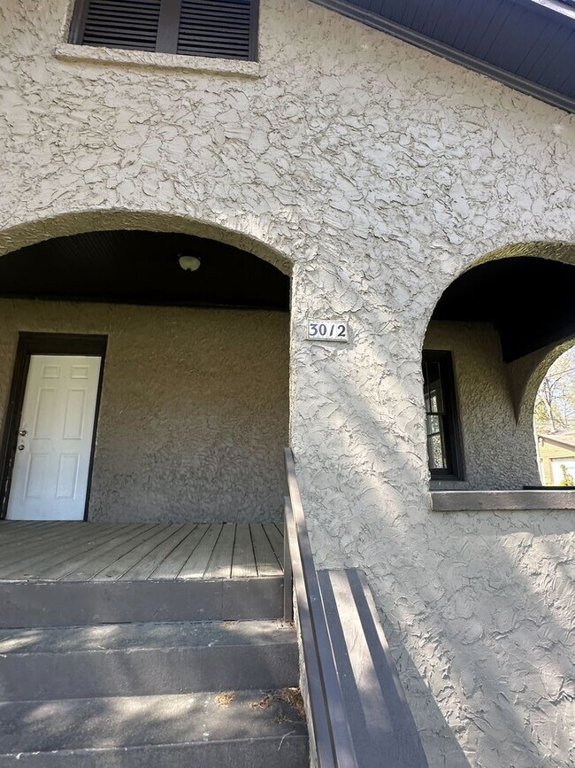 Foto del edificio - Charming 2-Bedroom Brick Home with Classic Features