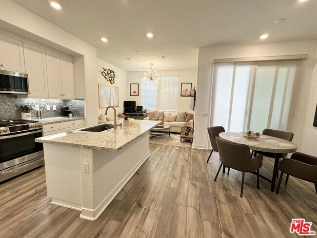 Foto del edificio - 26976 W Prospector Rd