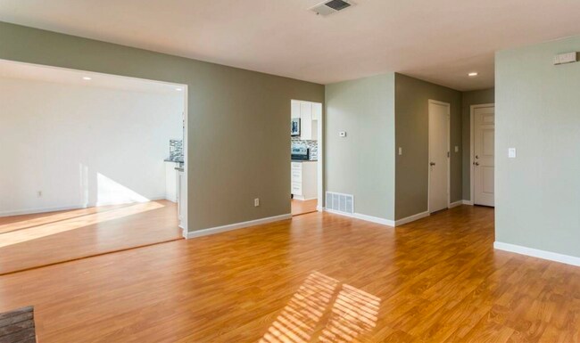 Foto del edificio - Beautiful 3 Bedroom Home Located in the City of Pittsburg.