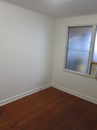 Building Photo - Quiet 3 Bedroom, 2 Bath in Town