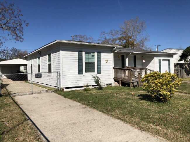 Building Photo - 1425 Daytona Dr