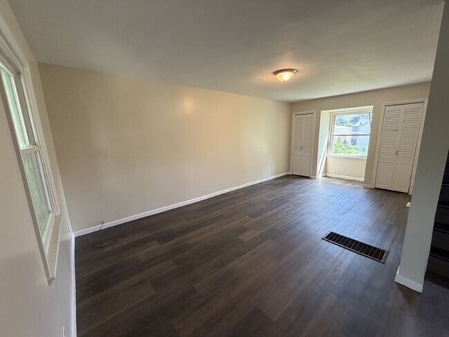 Building Photo - House in Peoria - 2 bedroom, 2 bathroom