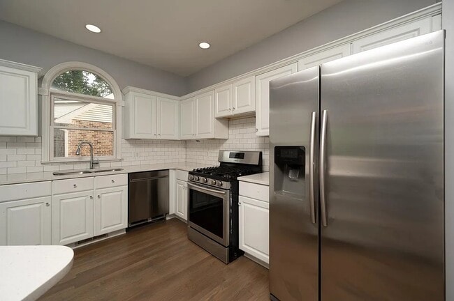 Photo - 6844 Collinswood Dr House