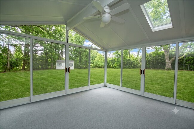 Foto del edificio - 28 Candlewood Dr