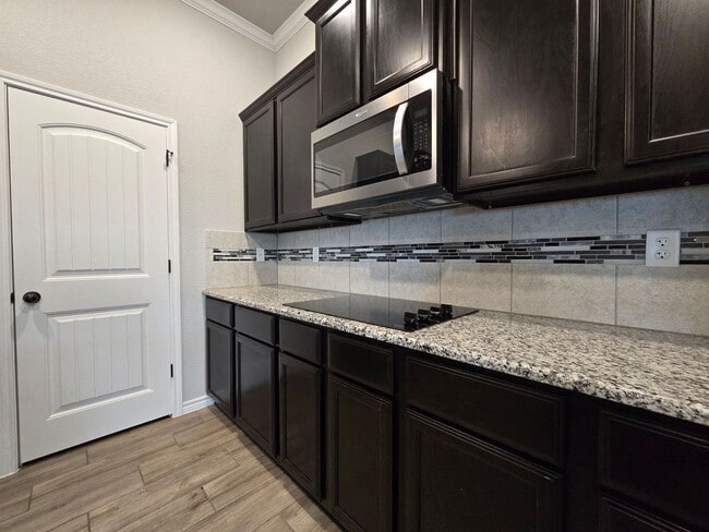 Foto del edificio - AVAILABLE NOW!